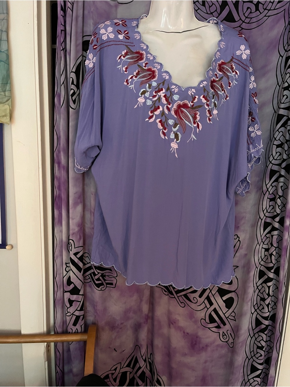 MISSLOOK Lavender V-Neck Tunic with Floral Embroidery